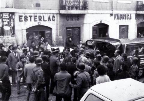 Funeral de José António Ribeiro Santos cercado pela polícia, 14 de outubro de 1972 (ANTT)